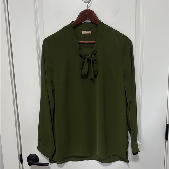 Acevog Tops - ACEVOG Women’s Long Sleeve Army Green Blouse with Bow size Medium